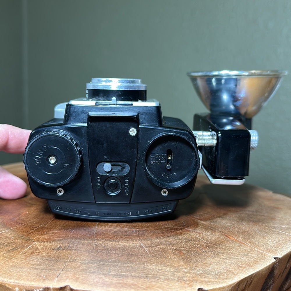 KODAK Brownie Twin 20 with Flash - Picture 10 of 16